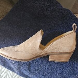 Lucky Brand Tan Flats Versatile Design